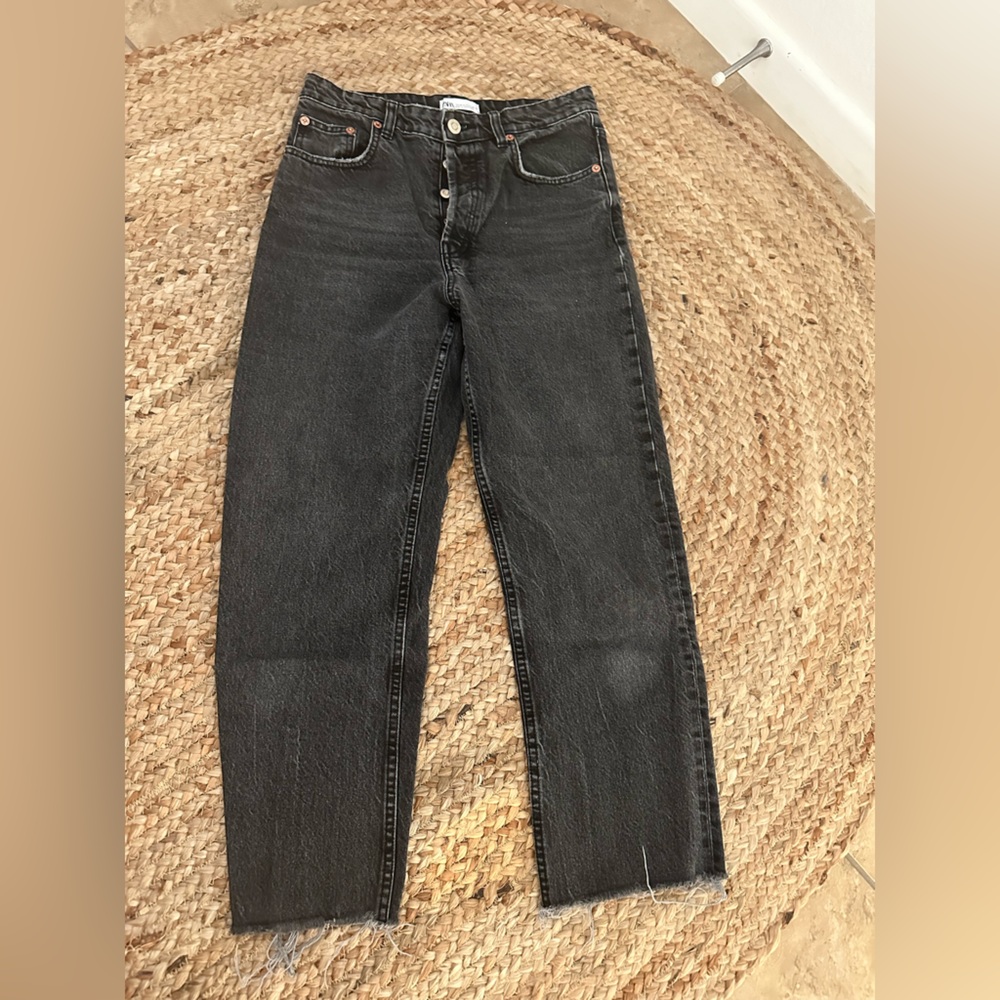 HIGH RISE MOM JEANS